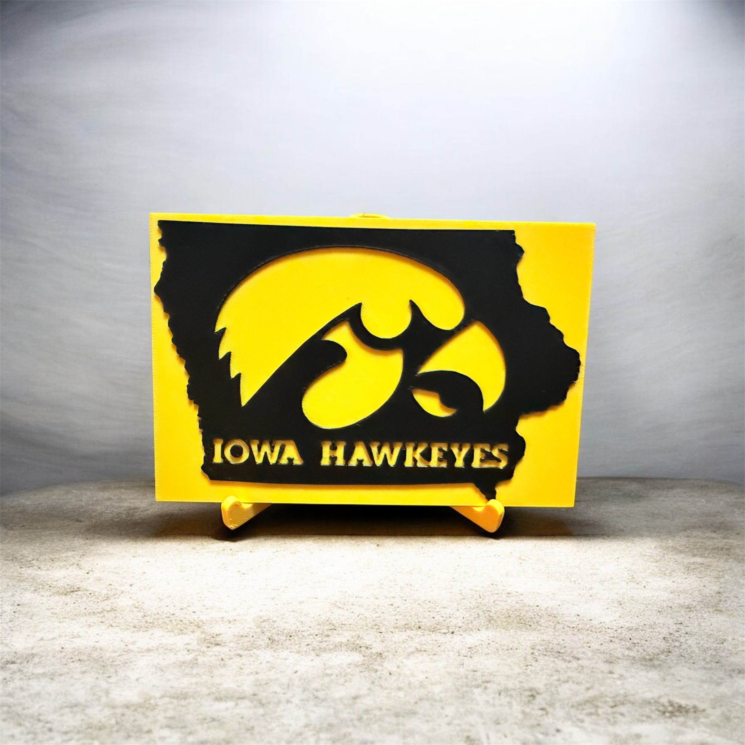 Hawkeye print with stand